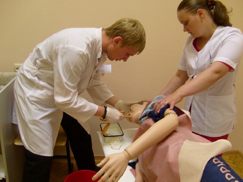 Промывание желудка, когда больной в несознательном состоянии